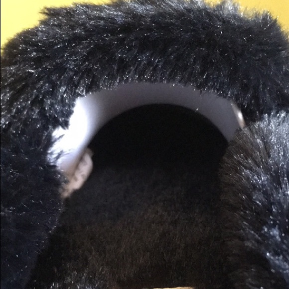 Memory foam, no slip faux fur slippers ONLY $7 when bundles W/4 or more items! - Picture 9 of 10